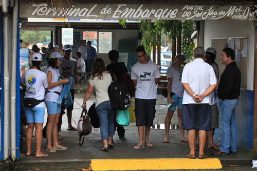 Monitores vão orientar veranistas no litoral sobre cuidados com meio ambiente